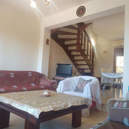 Μεζονετα Apartment Неа Рода Екстериор снимка