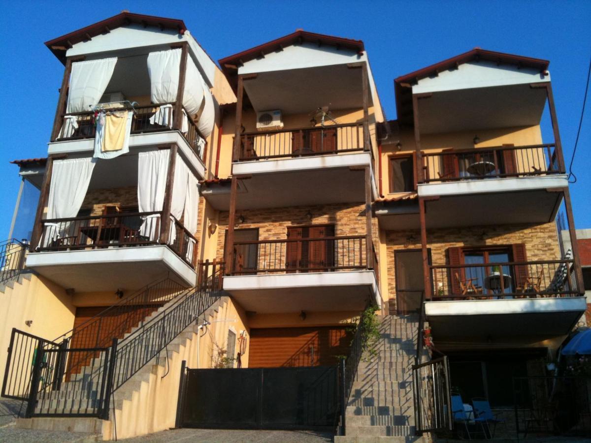 Μεζονετα Apartment Неа Рода Екстериор снимка